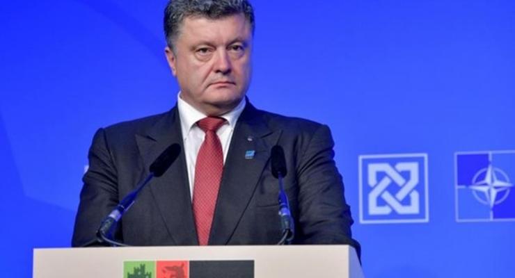 Порошенко отдал приказ прекратить огонь на востоке  Украины