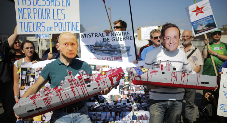 Во Франции митинговали против передачи Мистралей России