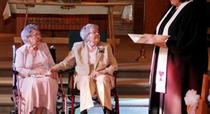 Две американки поженились после 72 лет совместной жизни