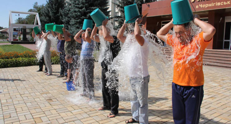 Ice Bucket Challenge от МВД: Черниговская милиция облилась ледяной водой