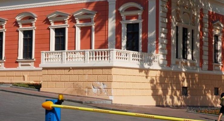 ДТП в центре Одессы: женщина врезалась в Музей морфлота