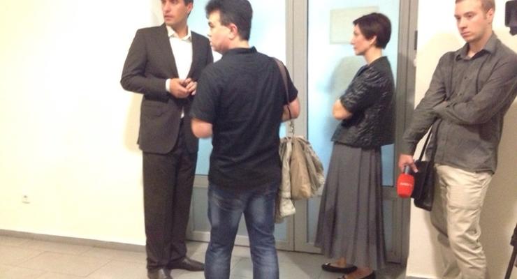 Освобождать журналистов газеты Вести приехали депутаты