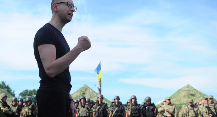 Яценюк возвращается на фронт. В Украине появилась новая партия власти