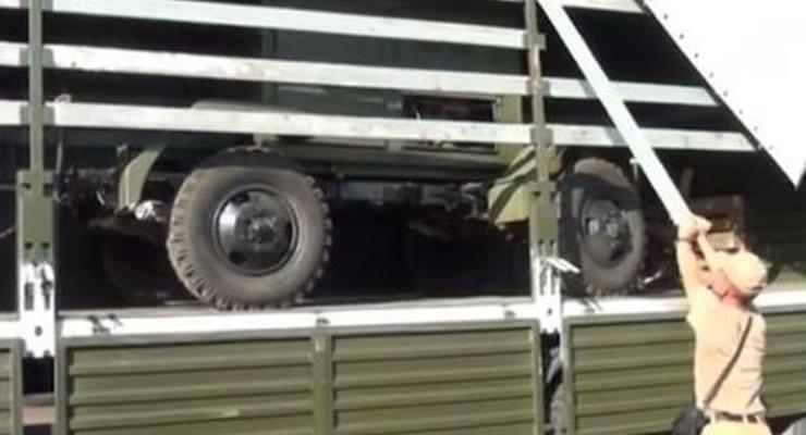 Новый конвой. Россия показала, что повезут в белых грузовиках (видео)