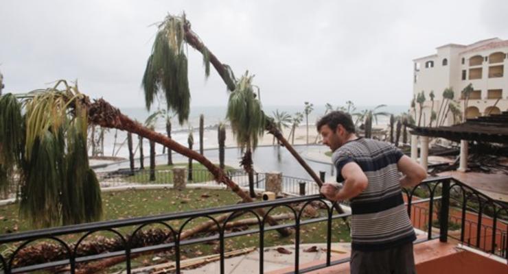 В Мексике начали эвакуировать туристов из районов прохождения урагана