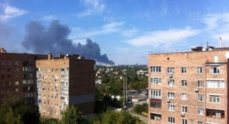 В районе аэропорта Донецка вновь слышны звуки залпов и взрывов