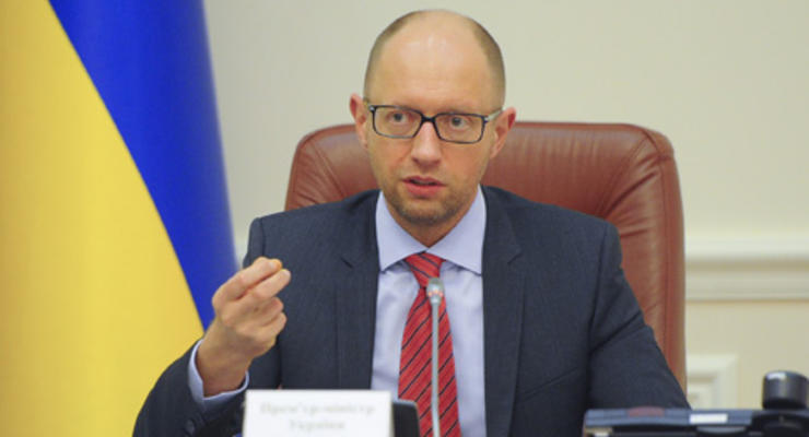 Яценюк пообещал не забирать деньги у пенсионеров на восстановление Донбасса