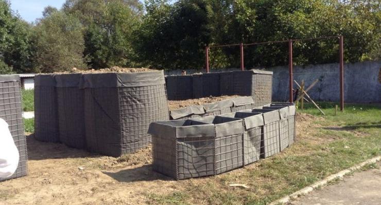 Во Львове построили переносные блокпосты для бойцов АТО