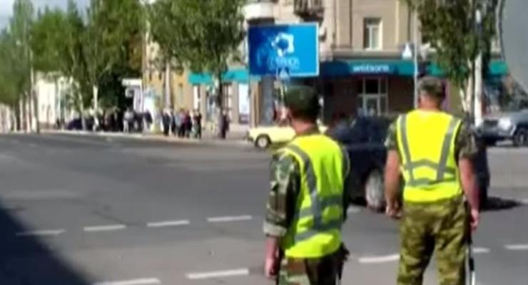 В Луганске сепаратисты взяли на себя роль гаишников (видео)