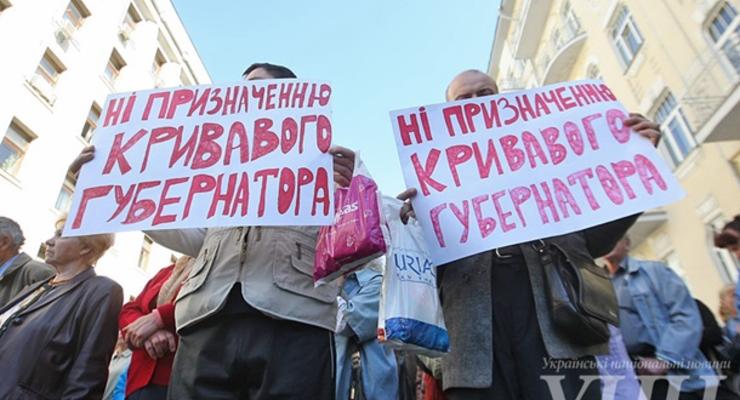 Жители Кировоградщины под АП требовали уволить "кровавого" губернатора (фото)