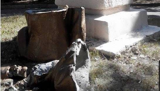 В Харькове в очередной раз снесли памятник Ленину