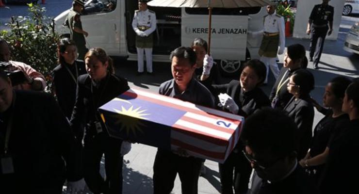 В Малайзию доставили тела трех погибших в катастрофе Боинга-777