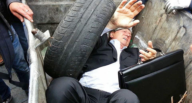 Фото недели: Журавский в мусорке, референдум в Шотландии и странное "перемирие"