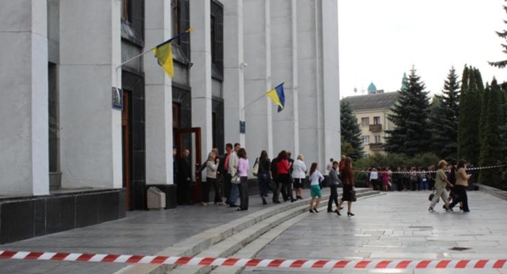 "Минеры" добрались до Тернополя: взрывчатку искали в облсовете
