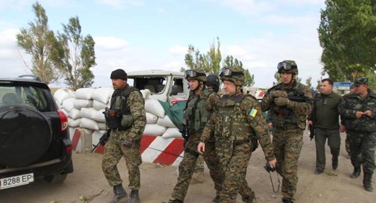 Турчинов: В Мариуполе построят вал, через который не пройдет ни один танк