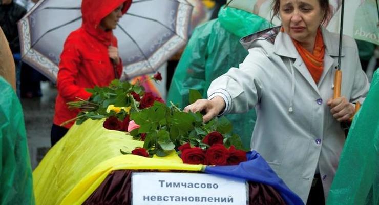 В Днепропетровске похоронили тела неопознанных солдат
