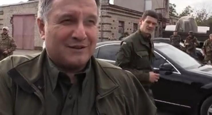 Глава МВД Аваков продемонстрировал свое личное оружие (видео)