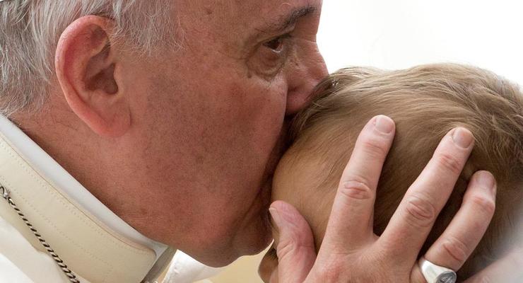 Папа Римский освободил епископа от должности за сокрытие педофилии