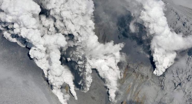 Извержение вулкана в Японии: пострадали восемь человек