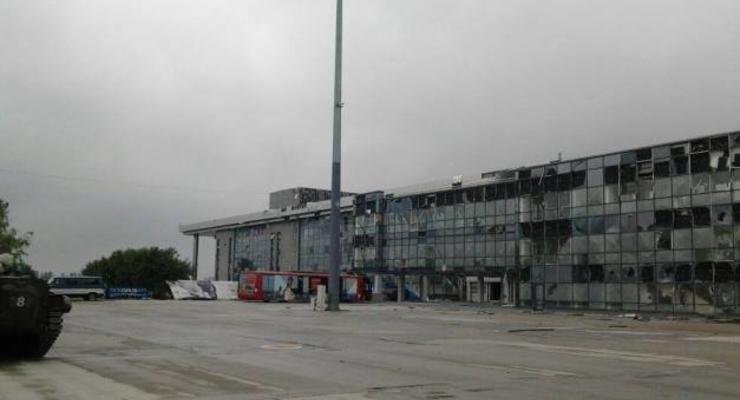 Донецкий аэропорт должны сдать боевикам согласно меморандуму - журналист
