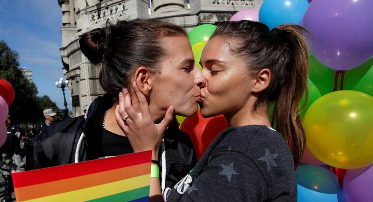 В Белграде прошел гей-парад под охраной бронетехники