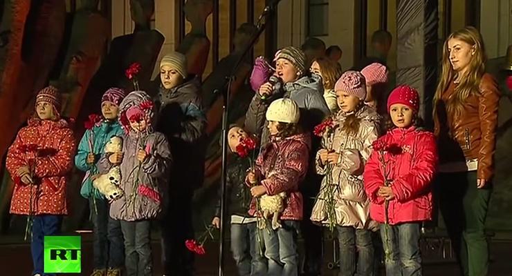 На митинге в Москве детей заставили читать антиукраинские стихи (видео)