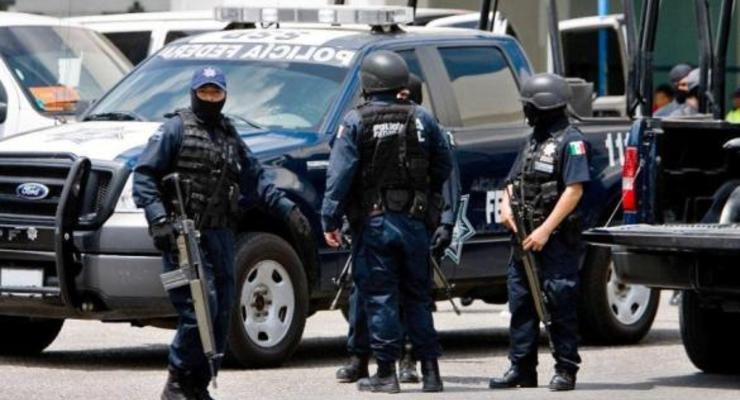 В Мексике более 20 полицейских задержали по подозрению в убийствах