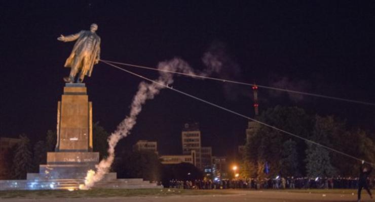 Милиция закрыла дело о сносе памятника Ленину в Харькове