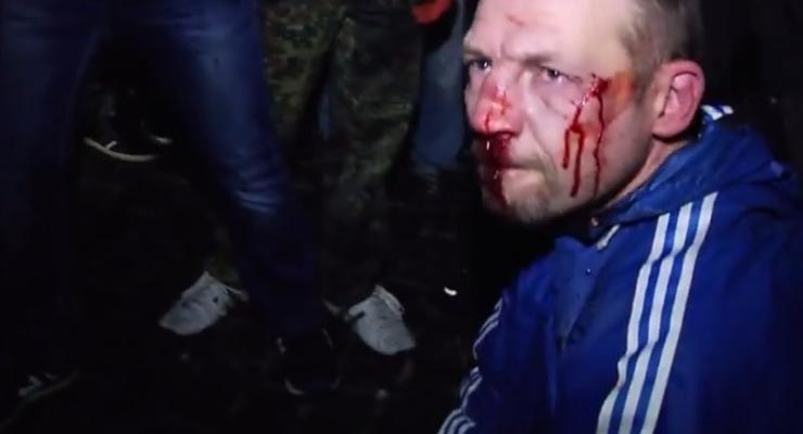 Во время сноса памятника Ленину в Харькове неизвестные жестоко избили мужчину (видео)