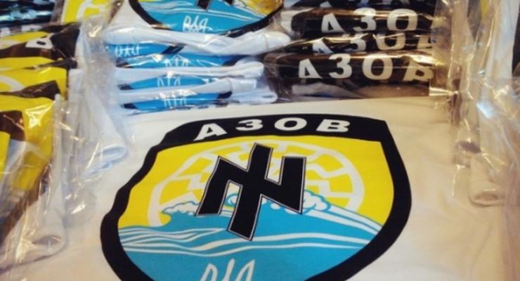 В России завели уголовное дело на продавца футболок с эмблемами Азова