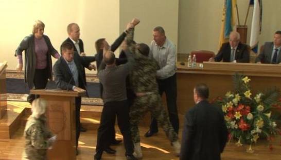 В Кременчуге на сессии горсовета произошла драка