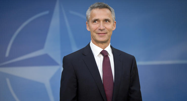 Рассмусен передал пост генсека НАТО экс-премьеру Норвегии