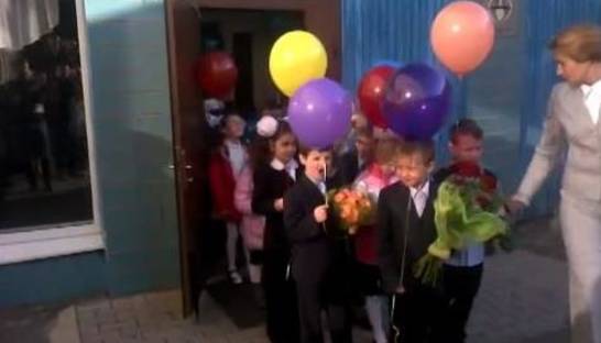 Первый звонок в донецкой школе прошел на украинском языке (видео)