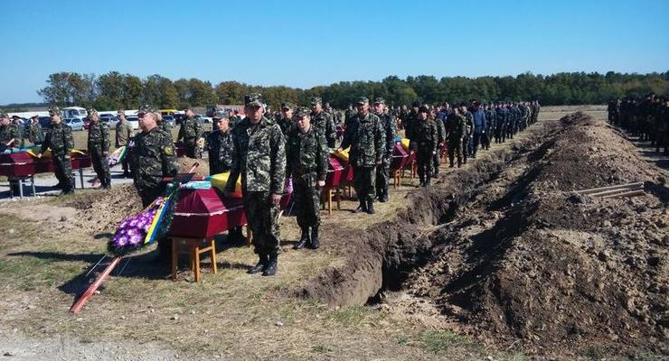 В Запорожской области похоронили 54 неопознанных бойцов АТО