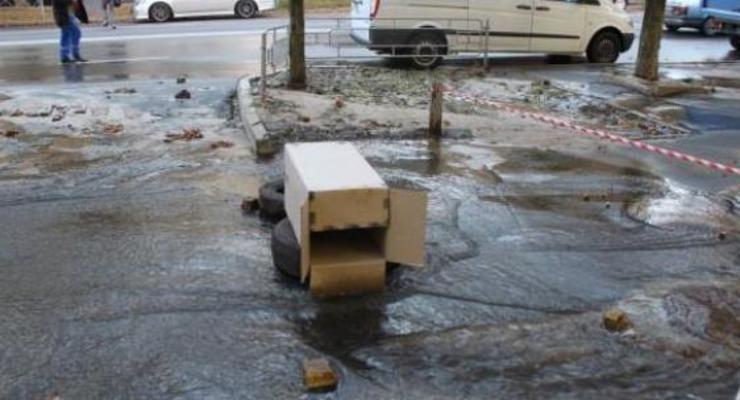 В Голосеевском районе Киева прорвало водовод
