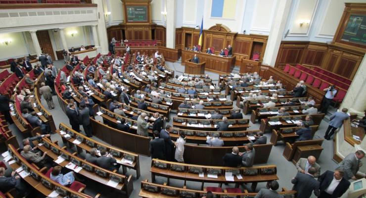 Рада приняла в первом чтении антикоррупционные законы (хроника)
