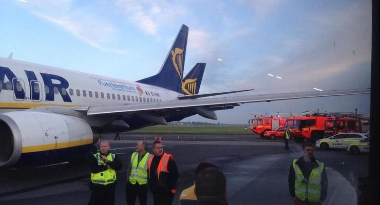 Два пассажирских самолета столкнулись в аэропорту Дублина