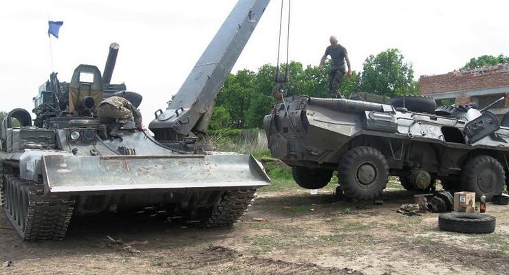 Как добровольцы восстанавливают военную технику в зоне АТО (фото)