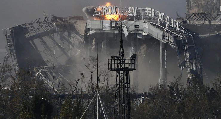 Донецк: обстрелянный гипермаркет, руины аэропорта и жертвы на улицах
