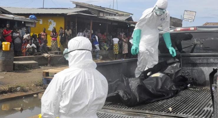 В Либерии из-за страха перед Эболой зреет бунт медиков