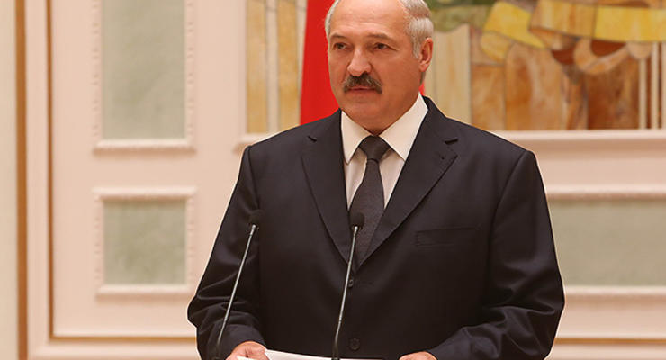 Лукашенко: В украинском кризисе виноват Янукович, он финансировал Правый сектор