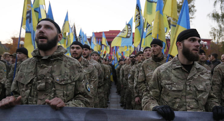 Из Киева в зону АТО отправилась рота полка Азов
