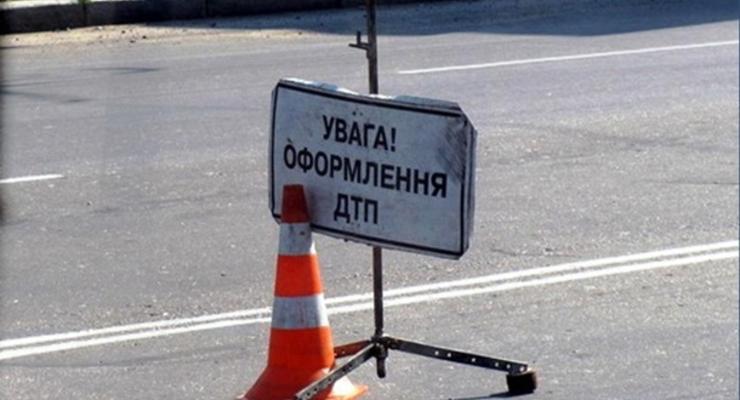 В Черниговской области КамАЗ столкнулся с микроавтобусом: погибли трое
