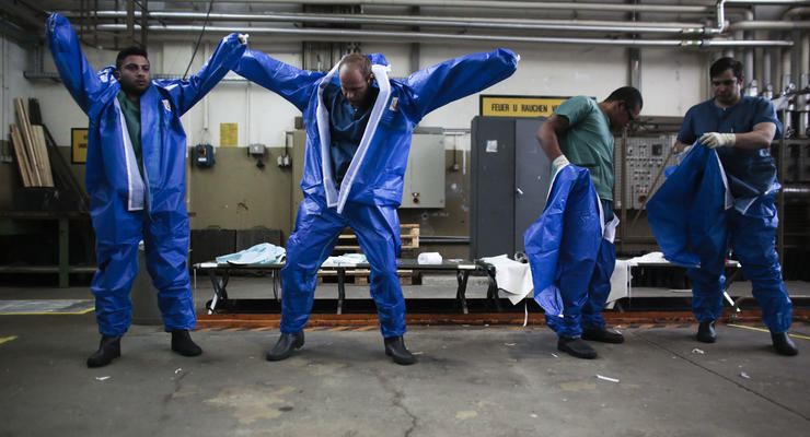 На борьбу с вирусом Эбола бросят добровольцев Бундесвера