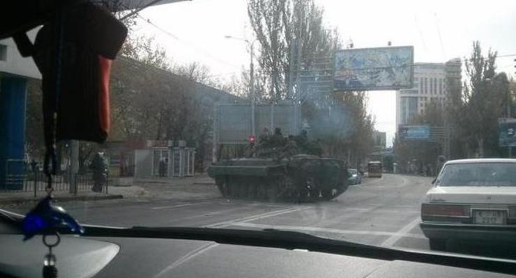 Террористы танками перекрыли дорогу к донецкому аэропорту – соцсети
