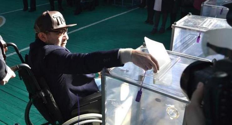 Выборы в Верховную Раду: Геннадий Кернес проголосовал в Харькове
