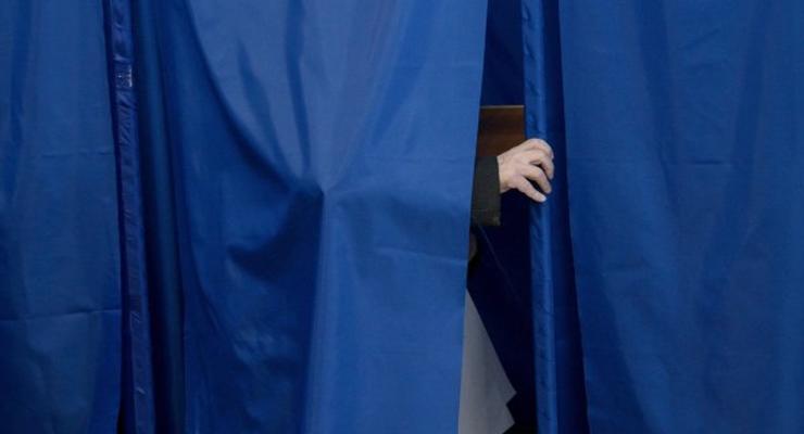 В Днепропетровске неизвестные вылили чернила в избирательные урны