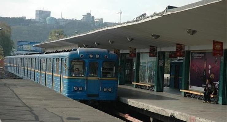 Киевская станция метро Дарница закрыта из-за сообщения о минировании