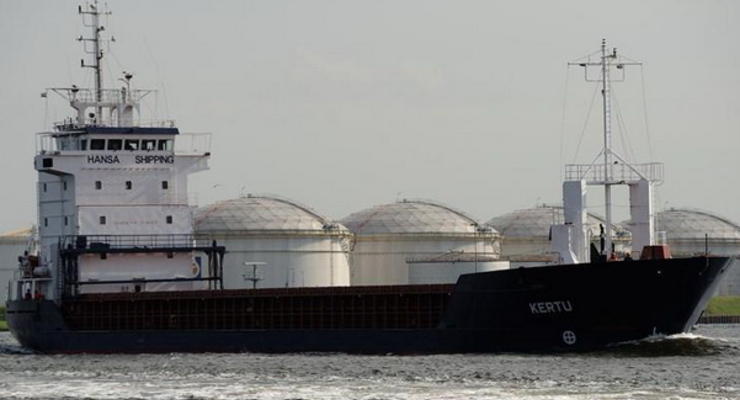 У берегов Швеции сел на мель эстонский танкер, в море вытекла нефть
