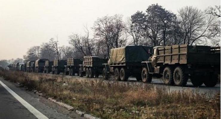 Возле Донецка замечена колонна военных грузовиков